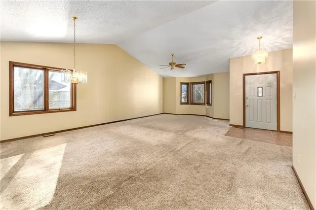 $325,000 | 3431 Tudor Drive, Leavenworth, KS 66048