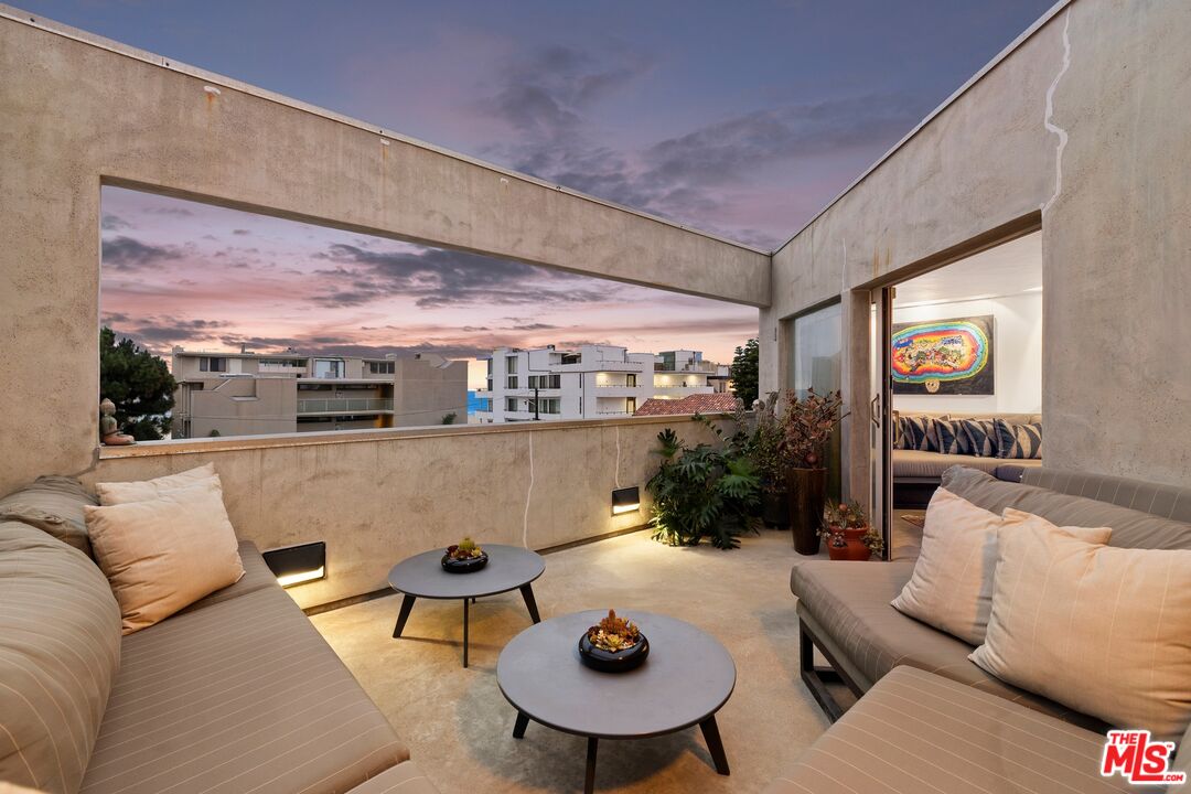 24 Eastwind Street, Unit 2 Marina del Rey, CA 90292 - Photo 32 of 46