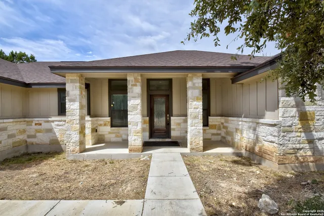 $360,000 | 1010 Persimmon Pass, Fischer, TX 78623