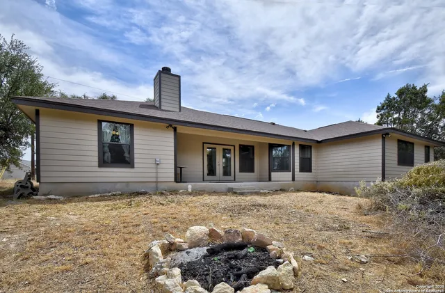 $340,000 | 1010 Persimmon Pass, Fischer, TX 78623