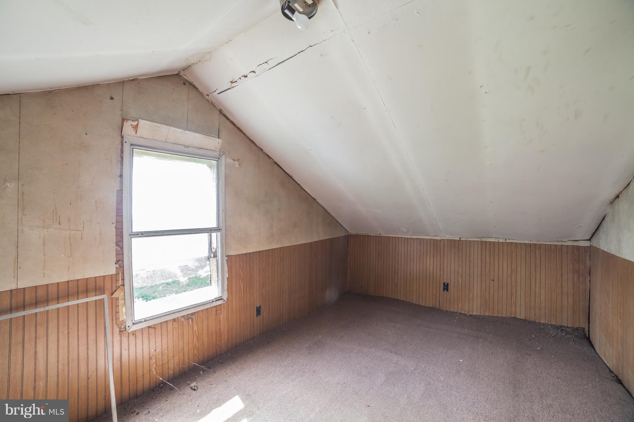 16621 York Road Monkton, MD 21111 - Photo 8 of 11 an empty room with windows