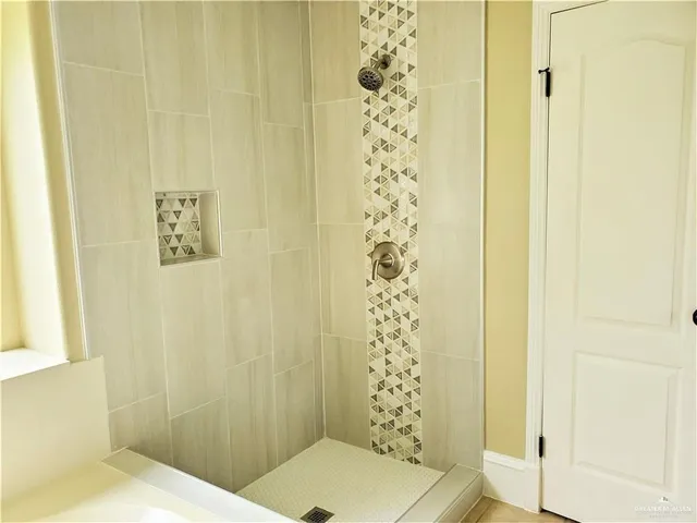 $1,950 | 504 East Wisteria Avenue, McAllen, TX 78504