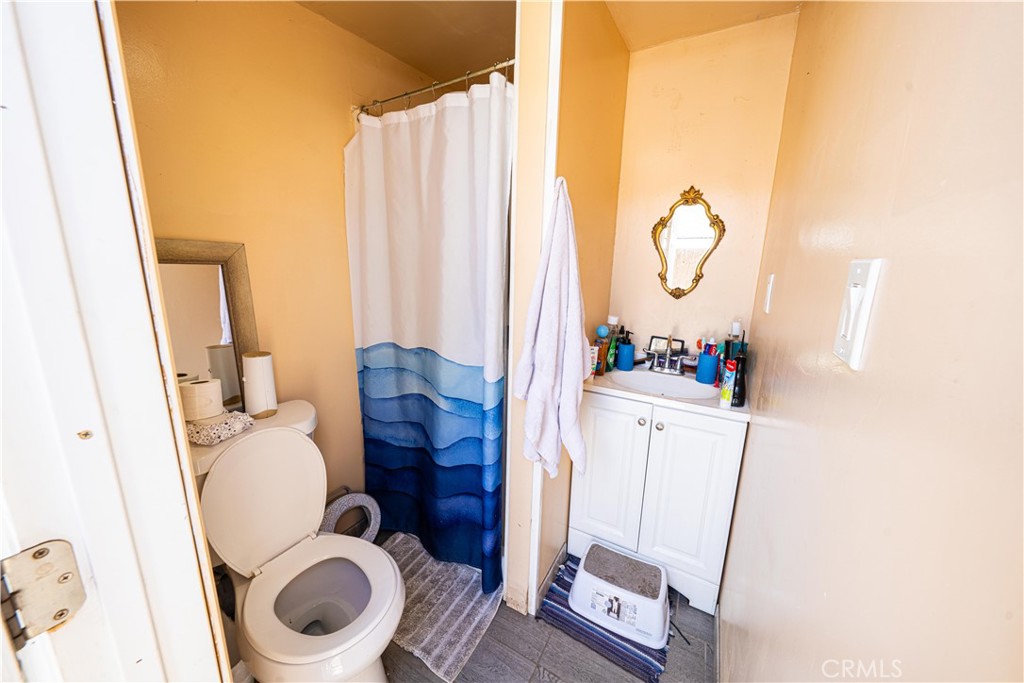 2125 Rousselle Street Santa Ana, CA 92707 - Photo 20 of 20 Bonus Bath #2