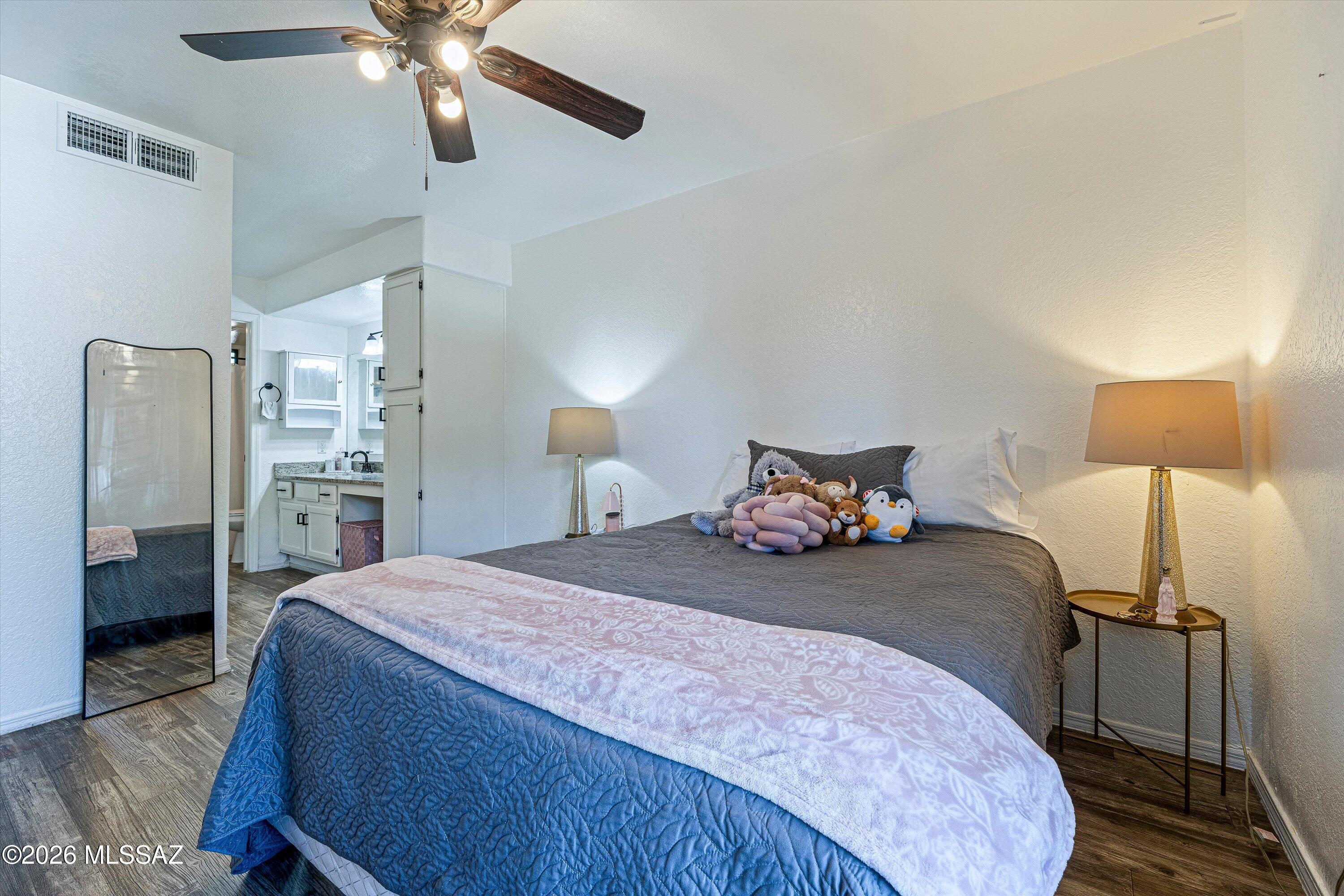 5800 North Kolb Road, Unit 1102 Tucson, AZ 85750 - Photo 13 of 36 a bedroom with a bed and a lamp