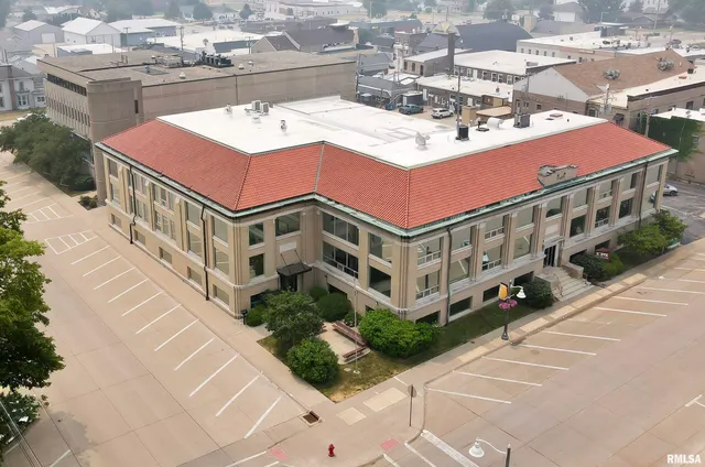 $1,425 | 509 9th Street, Unit 307, De Witt, IA 52742