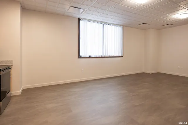 $1,425 | 509 9th Street, Unit 307, De Witt, IA 52742