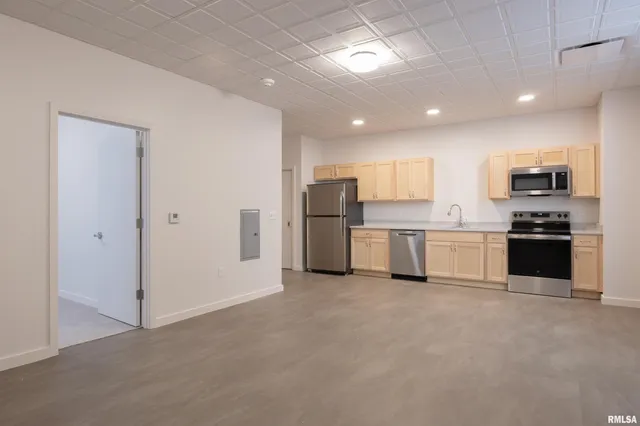 $1,425 | 509 9th Street, Unit 307, De Witt, IA 52742