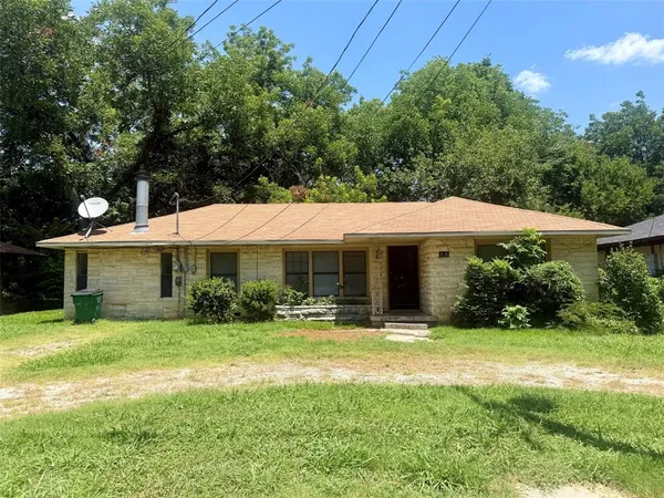 $210,000 | 215 West Tennie Street, Gainesville, TX 76240