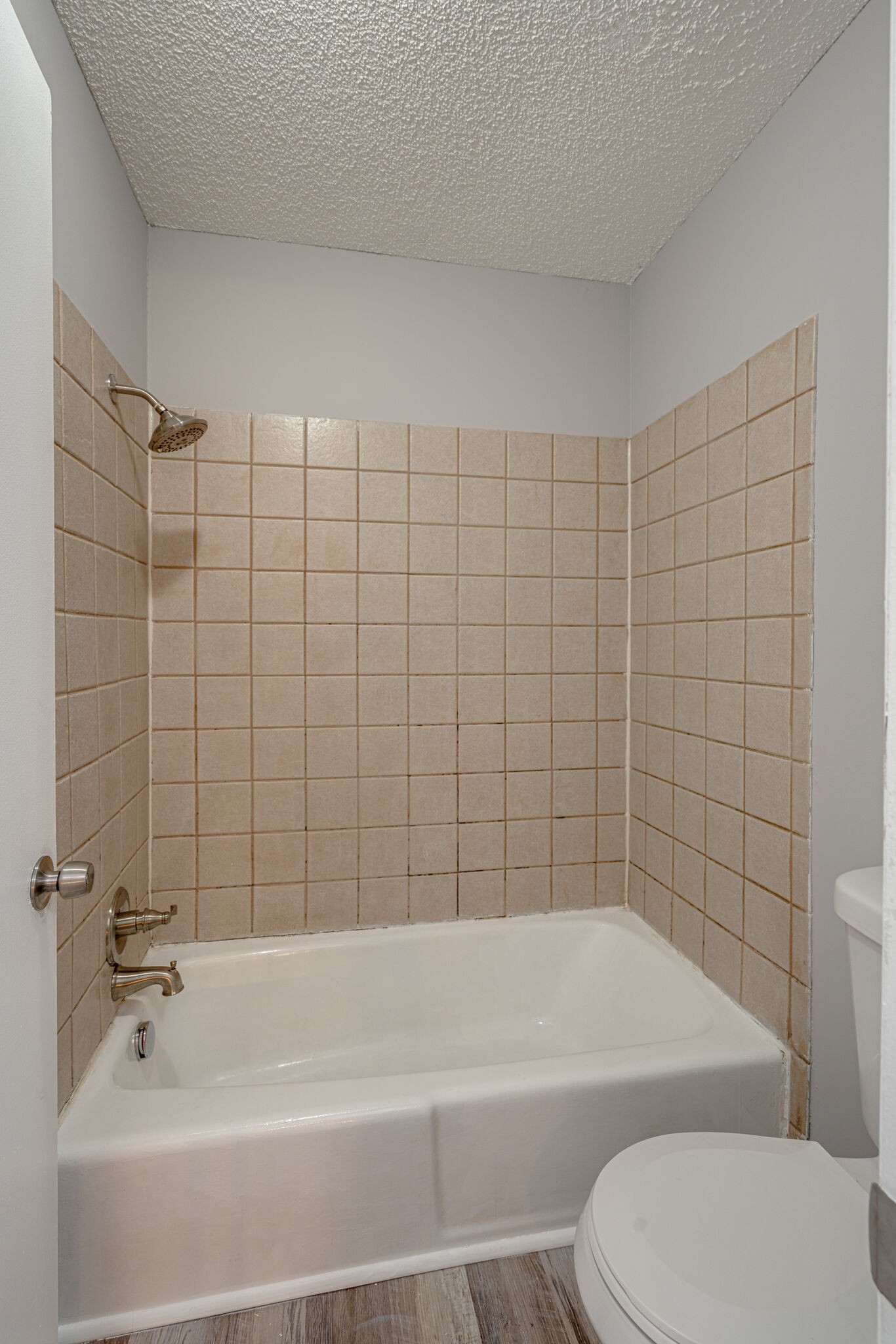 323 Forest Park Road, Unit 76 Madison, TN 37115 - Photo 14 of 15 a bathroom with a bathtub and toilet