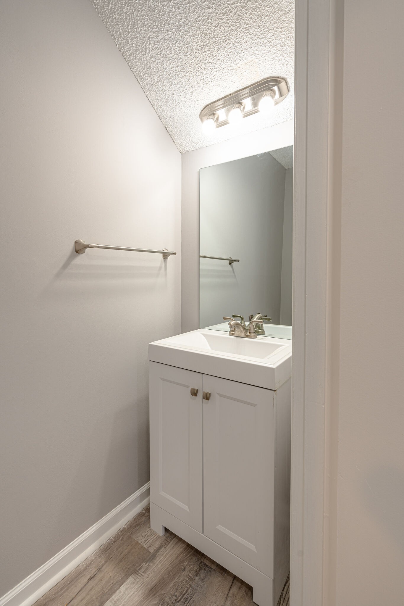 323 Forest Park Road, Unit 76 Madison, TN 37115 - Photo 7 of 15 a bathroom with a sink and mirror
