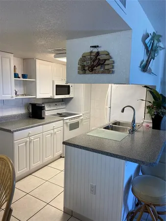 $2,500 | 8470 West Gulf Boulevard, Unit 304, Treasure Island, FL 33706