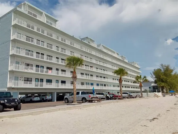 $2,500 | 8470 West Gulf Boulevard, Unit 304, Treasure Island, FL 33706
