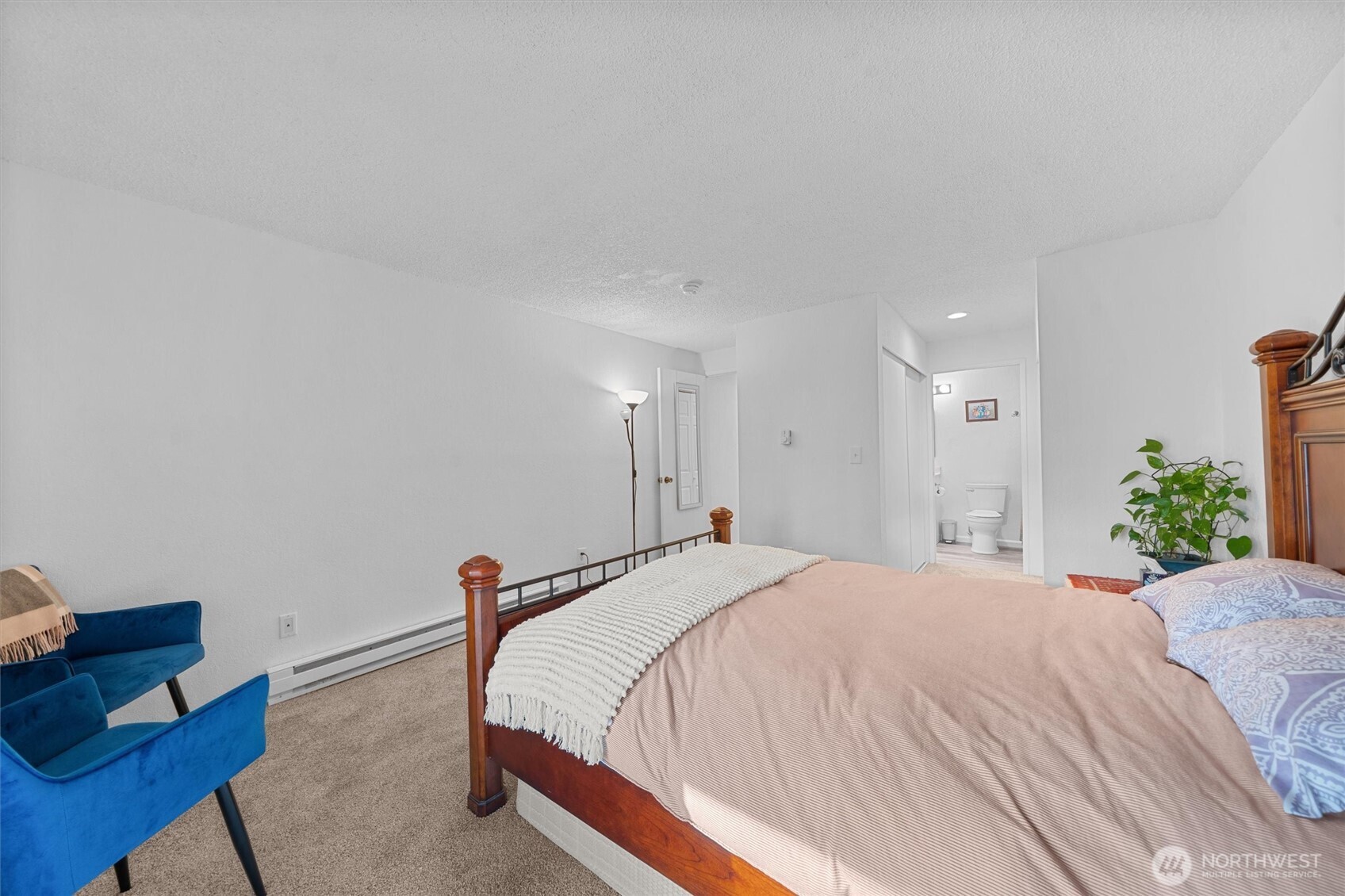 2515 Northeast 4th Street, Unit 522 Renton, WA 98056 - Photo 14 of 33 a spacious bedroom with a bed and a chair