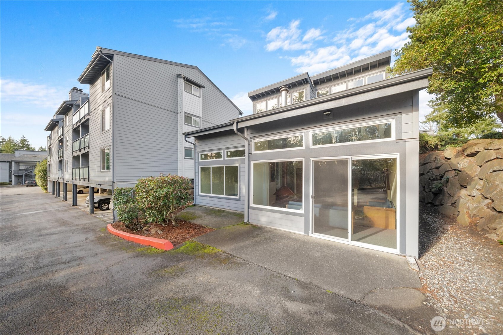 2515 Northeast 4th Street, Unit 522 Renton, WA 98056 - Photo 29 of 33 a view of a building with a outdoor space