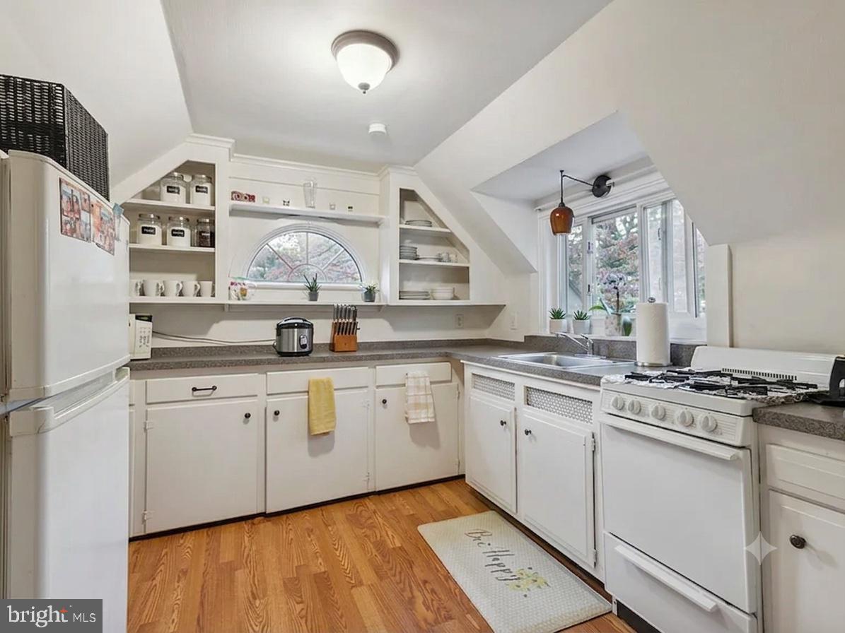 2113 Keith Road Abington, PA 19001 - Photo 12 of 17 2nd floor - Kitchen