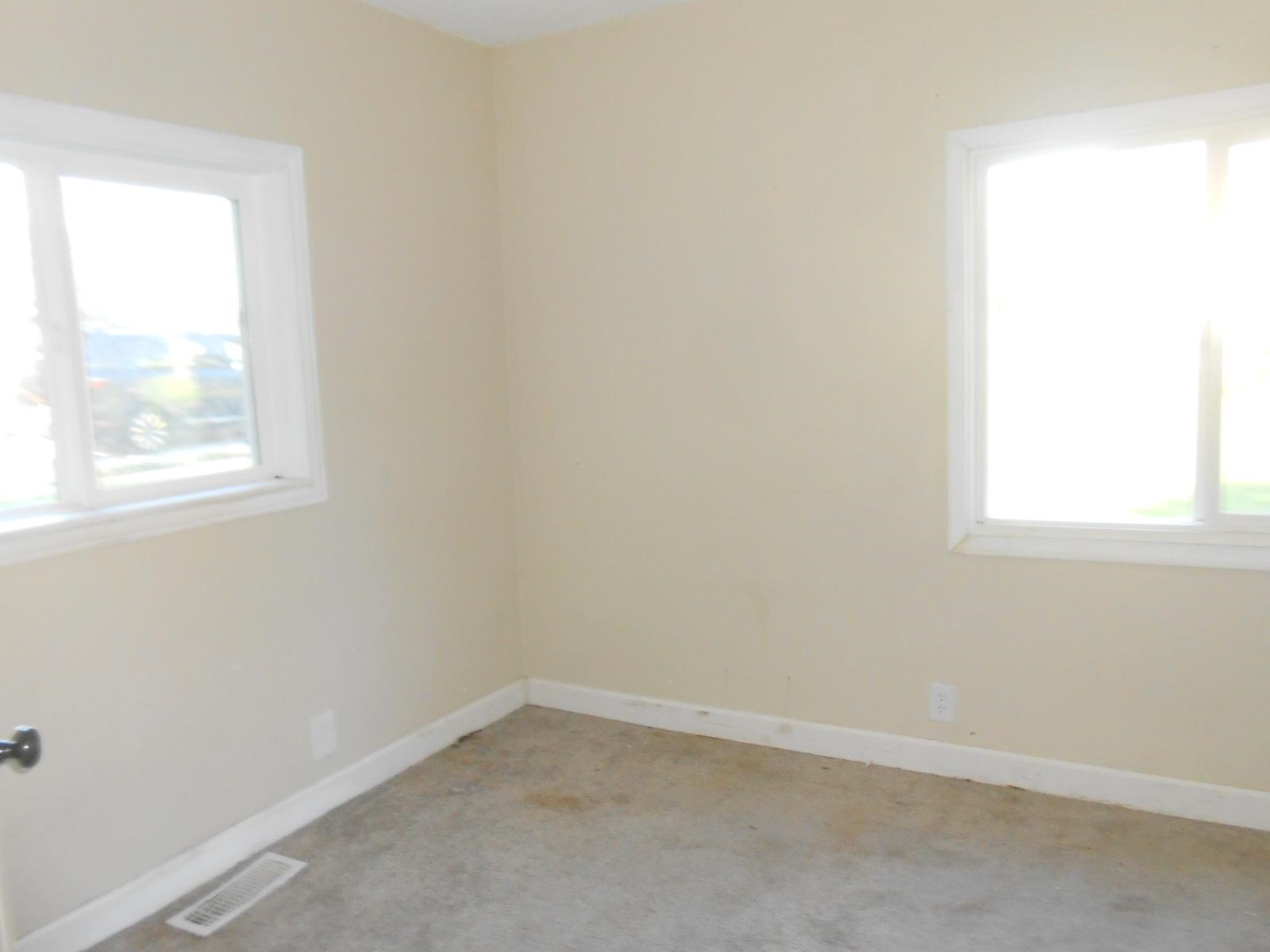 330 East Jones Street Warren, IN 46792 - Photo 7 of 20