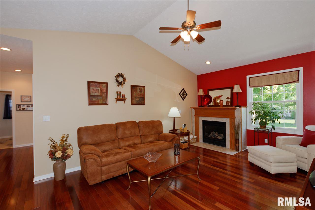 1950 Chestnut Lane Washington, IL 61571 - Photo 11 of 36 Gallery Image 11