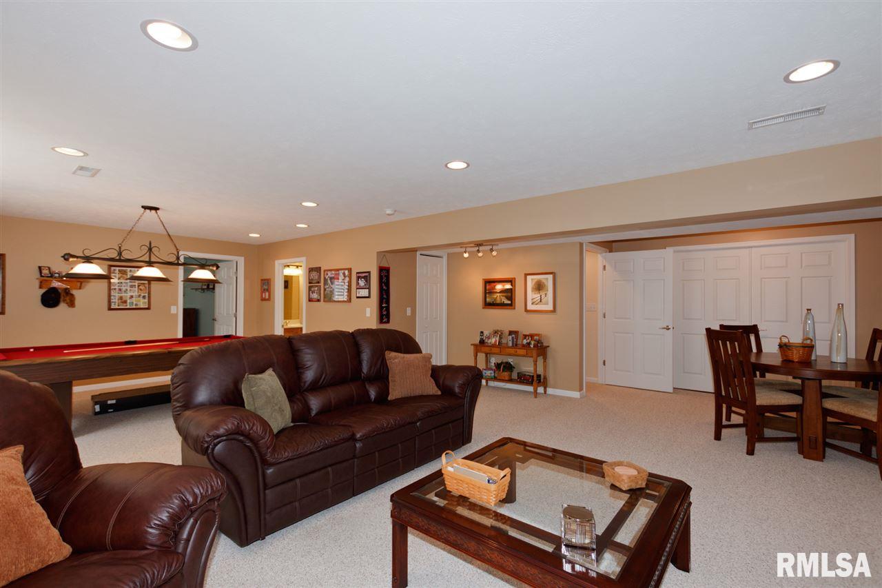 1950 Chestnut Lane Washington, IL 61571 - Photo 27 of 36 Gallery Image 27