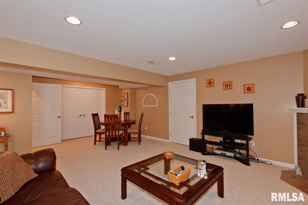1950 Chestnut Lane Washington, IL 61571 - Photo 28 of 36 Gallery Image 28