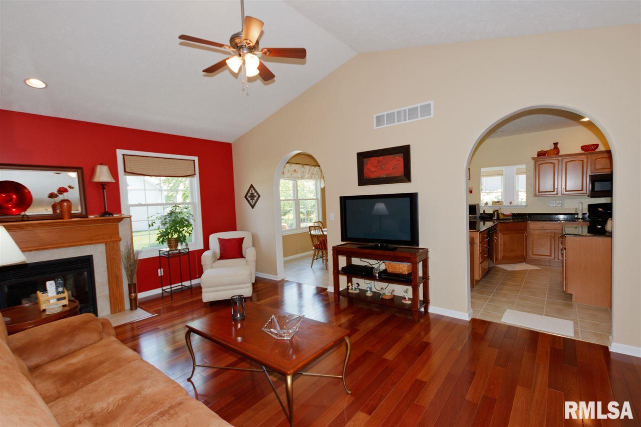 1950 Chestnut Lane Washington, IL 61571 - Photo 10 of 36 Gallery Image 10