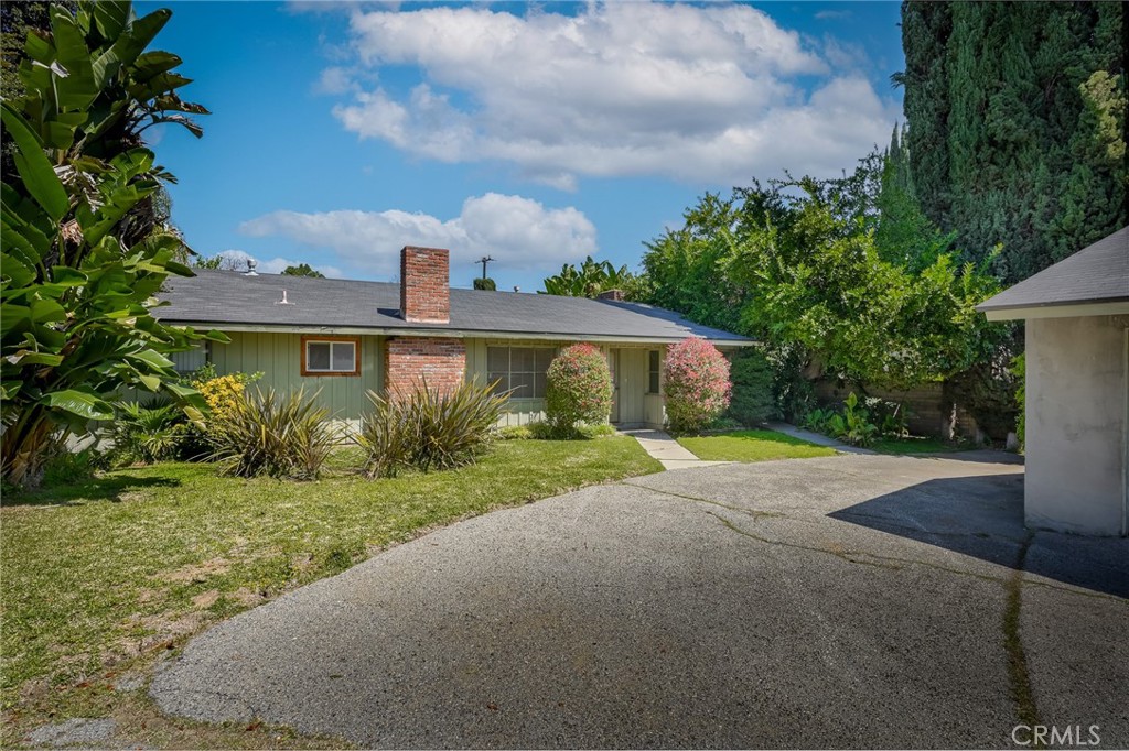 321 West Le Roy Avenue Arcadia, CA 91007 - Photo 4 of 38 a front view of a house with garden