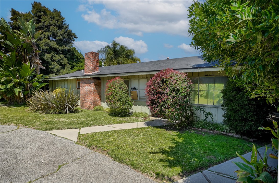 321 West Le Roy Avenue Arcadia, CA 91007 - Photo 6 of 38 a view of a house with a yard