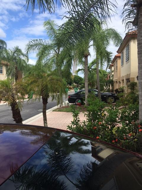 1053 Via Jardin Riviera Beach, FL 33418 - Photo 2 of 12 IMG_1052