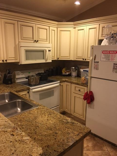 1053 Via Jardin Riviera Beach, FL 33418 - Photo 3 of 12 Kitchen