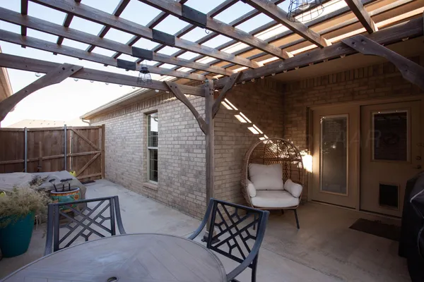 a view of back yard of the house