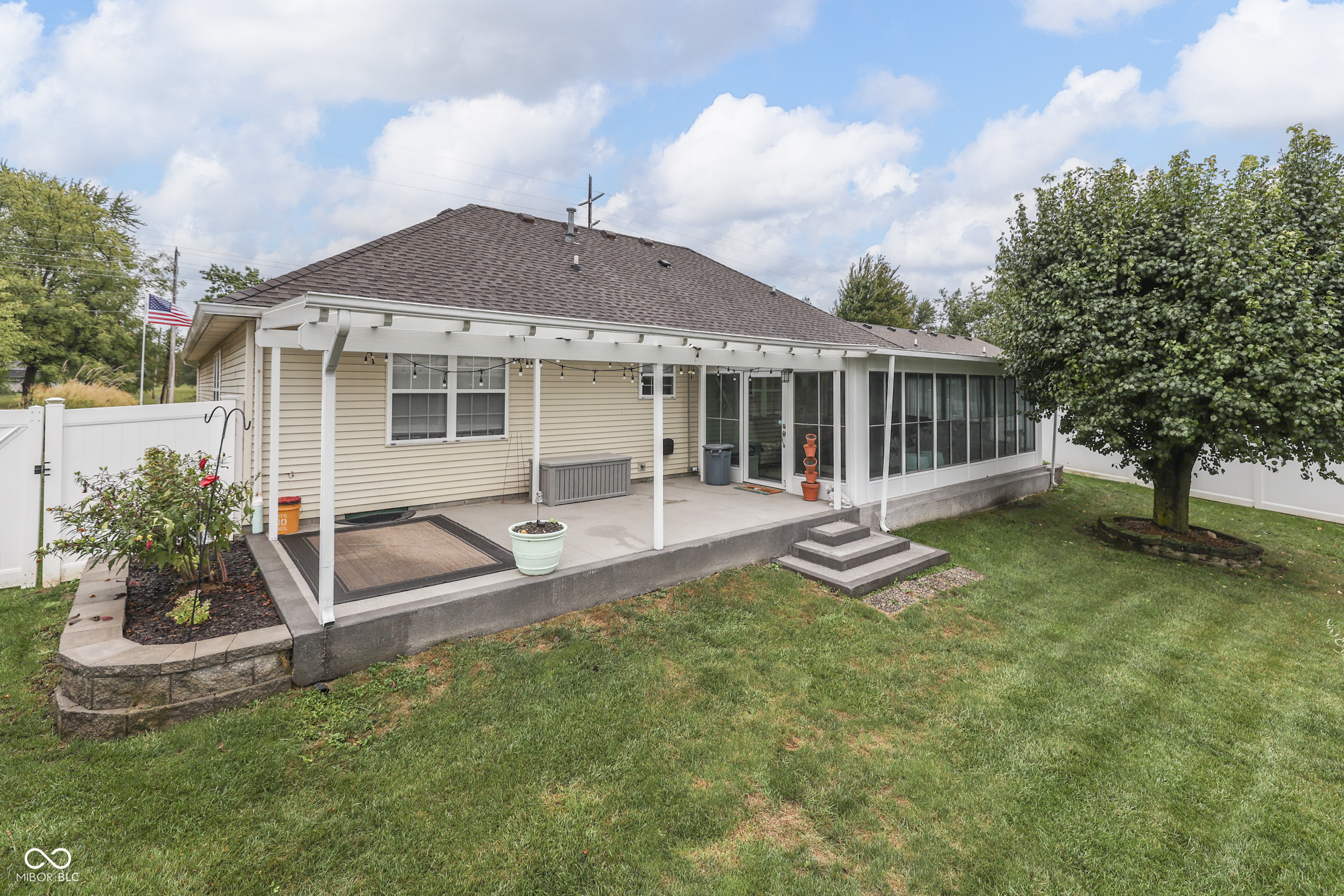 5720 Gray Road Indianapolis, IN 46237 - Photo 4 of 39 Gallery Image 4