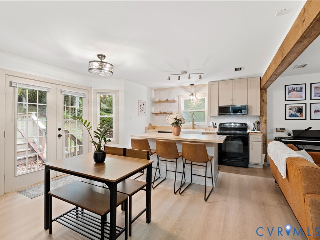 6806 Full Rack Circle Midlothian, VA 23112 - Photo 12 of 29 a kitchen with a dining table chairs and refrigerator