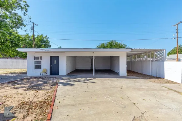 $279,900 | 48 North Central Avenue, Hamlin, TX 79520