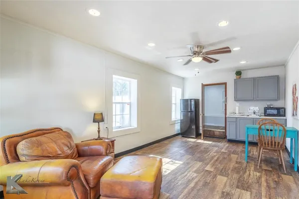 $279,900 | 48 North Central Avenue, Hamlin, TX 79520
