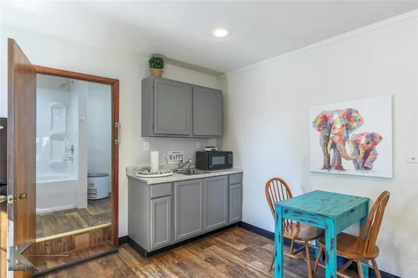 $279,900 | 48 North Central Avenue, Hamlin, TX 79520