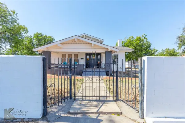 $279,900 | 48 North Central Avenue, Hamlin, TX 79520