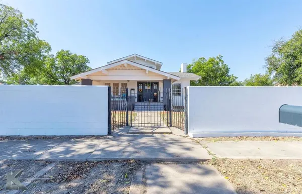 $269,900 | 48 North Central Avenue, Hamlin, TX 79520