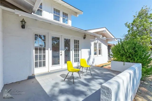 a view of a house with backyard and sitting area