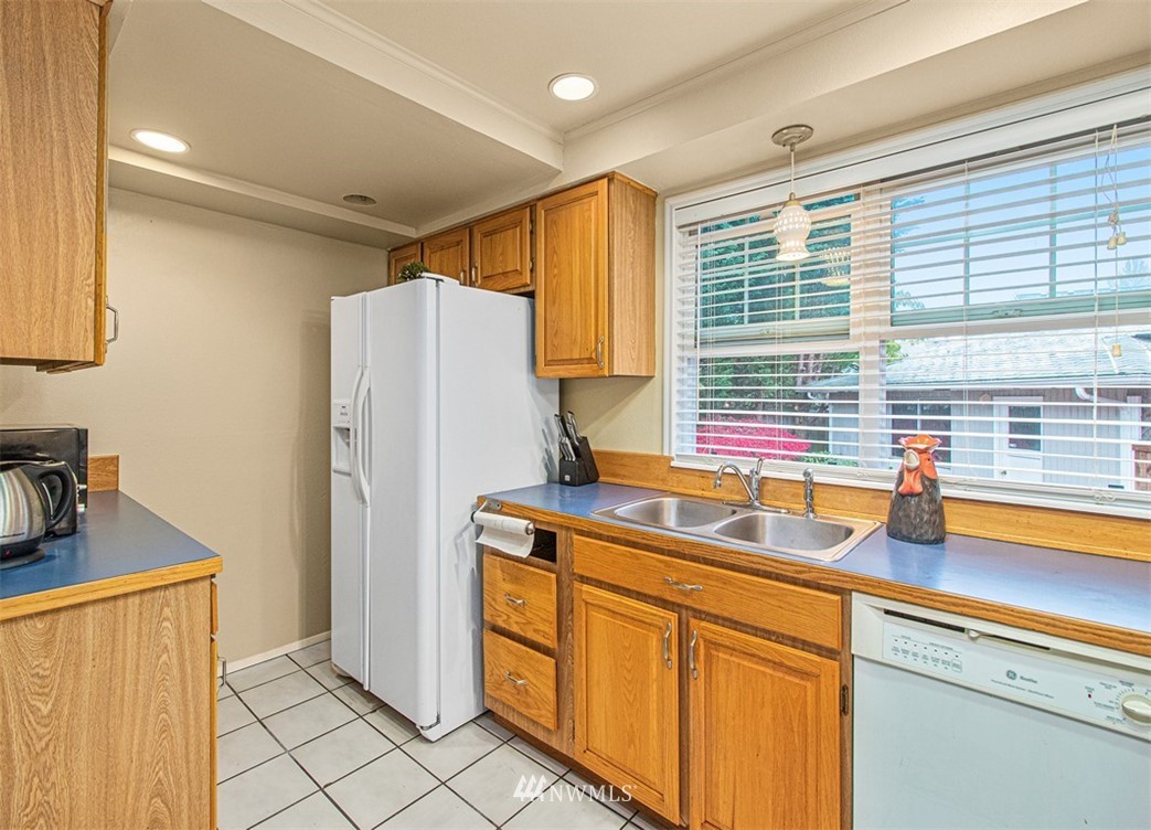 4225 Northeast 10th Street Renton, WA 98059 - Photo 11 of 25
