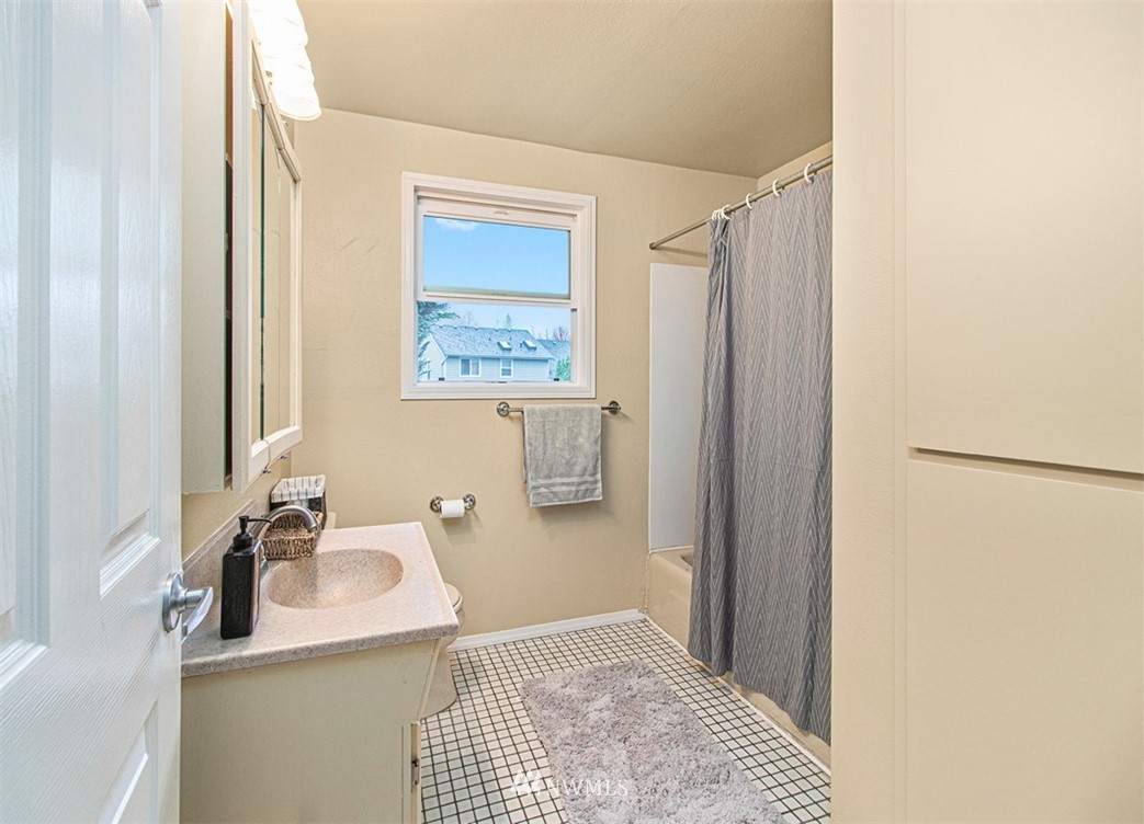 4225 Northeast 10th Street Renton, WA 98059 - Photo 15 of 25