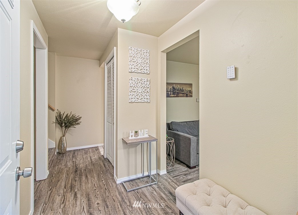 4225 Northeast 10th Street Renton, WA 98059 - Photo 3 of 25