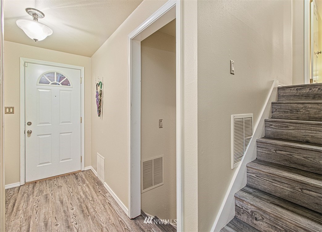 4225 Northeast 10th Street Renton, WA 98059 - Photo 4 of 25