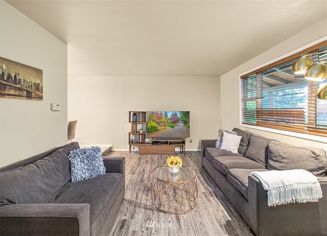 4225 Northeast 10th Street Renton, WA 98059 - Photo 5 of 25