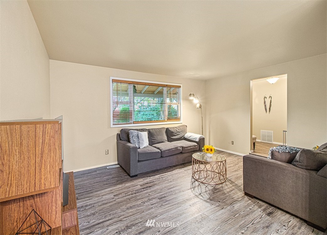 4225 Northeast 10th Street Renton, WA 98059 - Photo 6 of 25