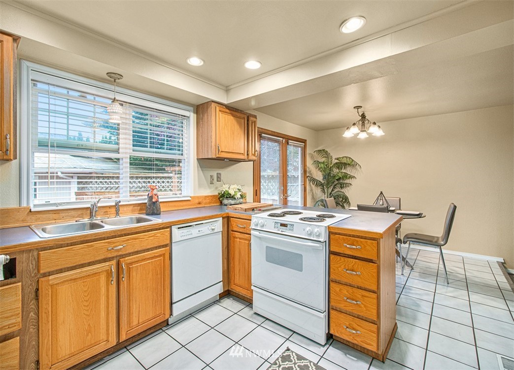 4225 Northeast 10th Street Renton, WA 98059 - Photo 9 of 25