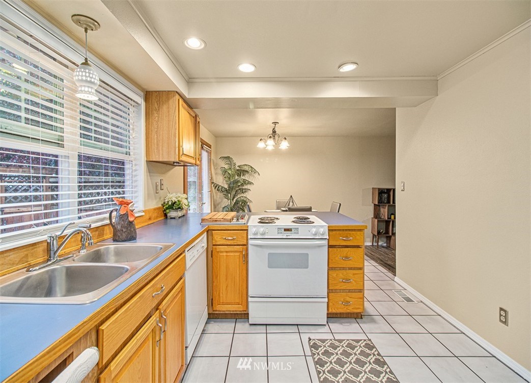 4225 Northeast 10th Street Renton, WA 98059 - Photo 10 of 25