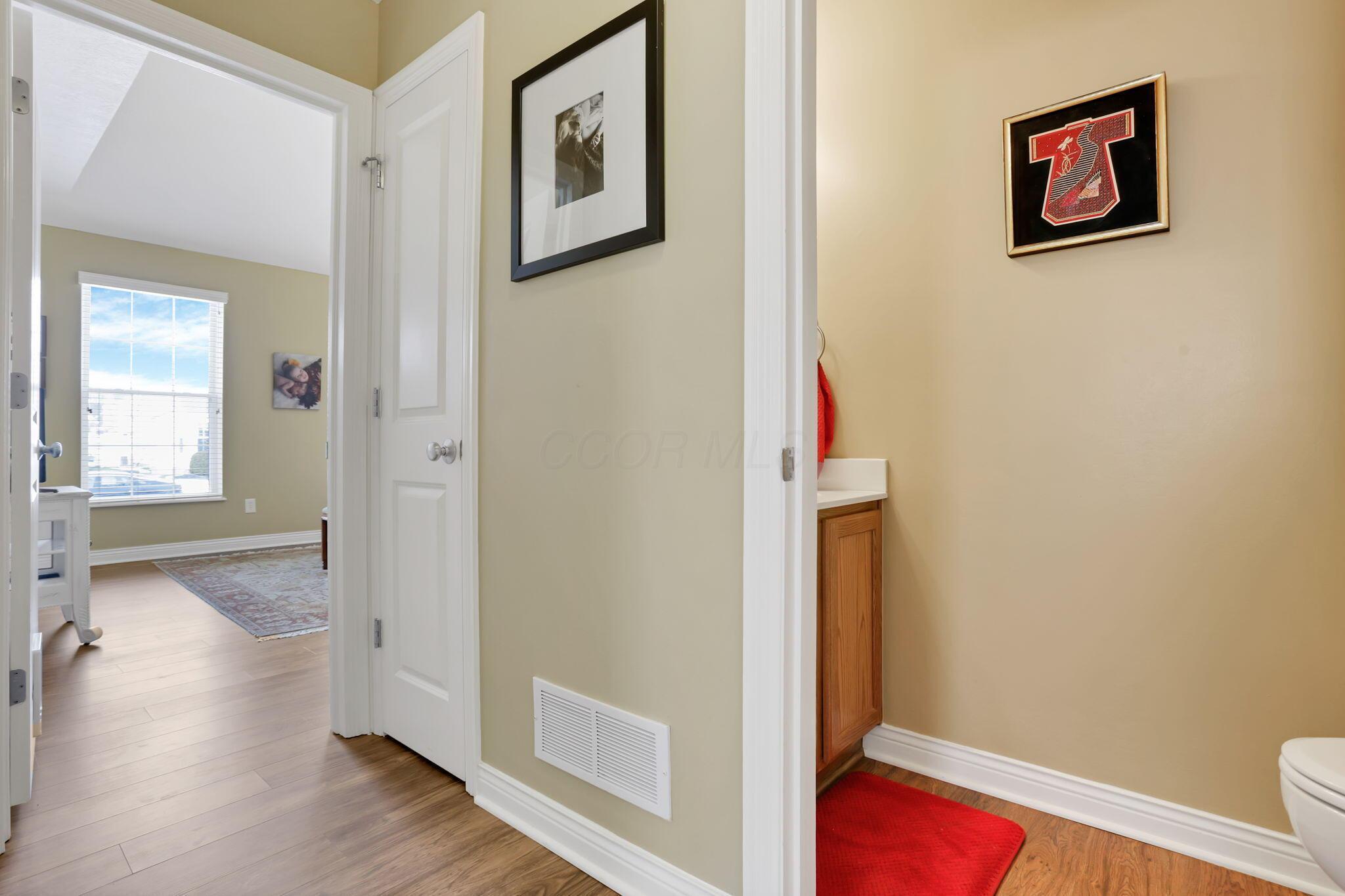 5971 Meehan Road Dublin, OH 43016 - Photo 14 of 36 1st floor powder room
