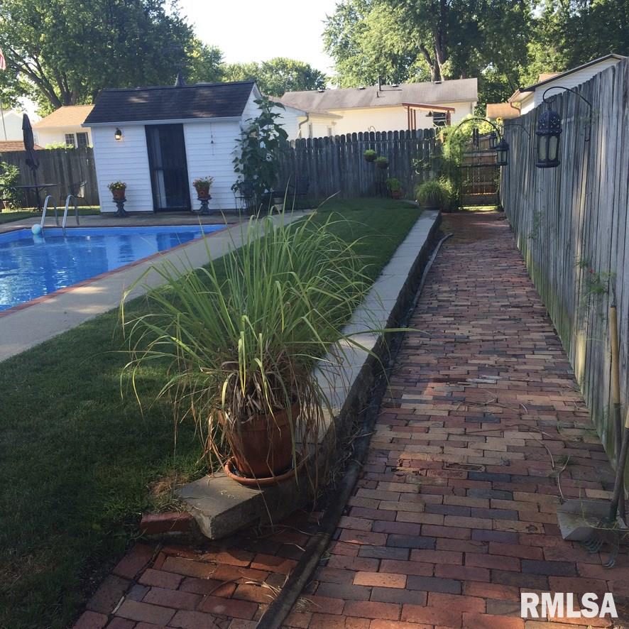 2432 Stokebridge Road Springfield, IL 62702 - Photo 29 of 33