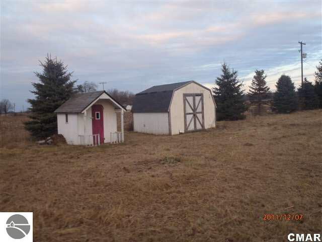 5969 East Baseline Road Mount Pleasant, MI 48858 - Photo 16 of 16 1768432-15.JPG