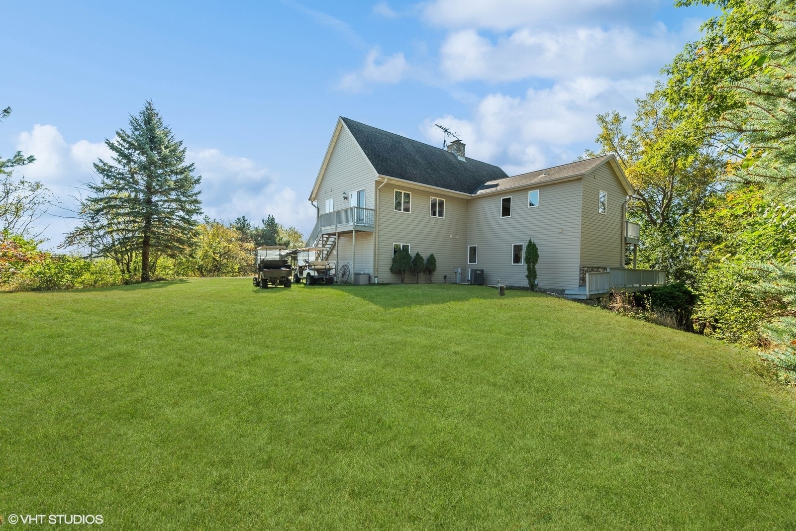 N3317 Schmidt Road Jefferson, WI 53549 - Photo 4 of 51 a front view of house with yard and green space