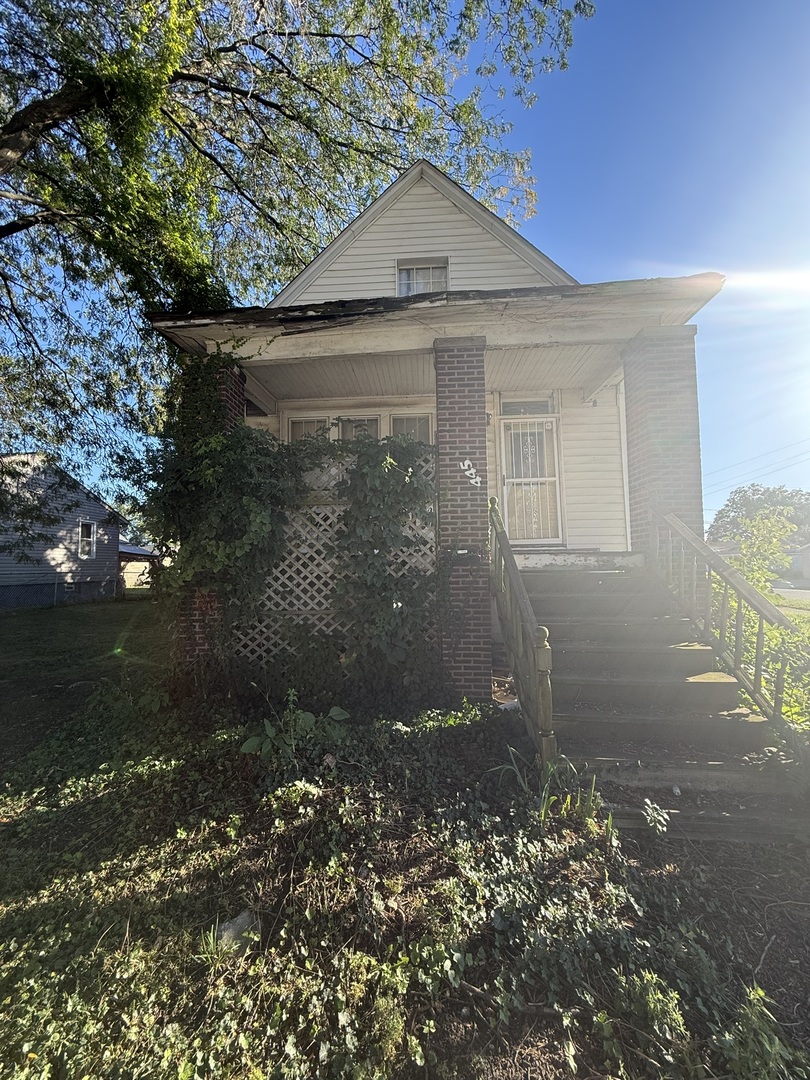 445 155th Place Calumet City, IL 60409 - Photo 1 of 14 a view of a small yard